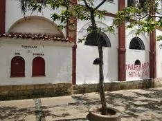Foto 3 - Pintadas antitaurinas en la plaza de toros de Soria