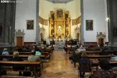 Una imagen del Rosario de cristal en la noche de este viernes. /Nacho Grijalbo