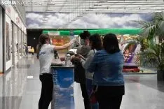 Los sorianos abarrotan el Centro Comercial en su apertura.
