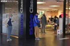 Los sorianos abarrotan el Centro Comercial en su apertura.