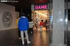 Los sorianos abarrotan el Centro Comercial en su apertura.