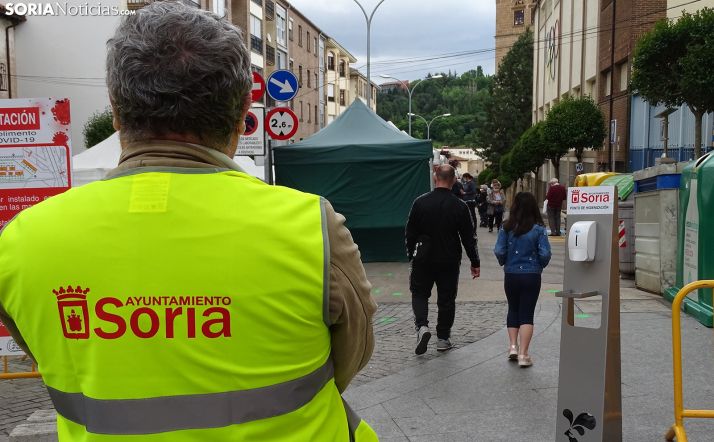 Una imagen de la entrada al mercadillo este jueves. /SN