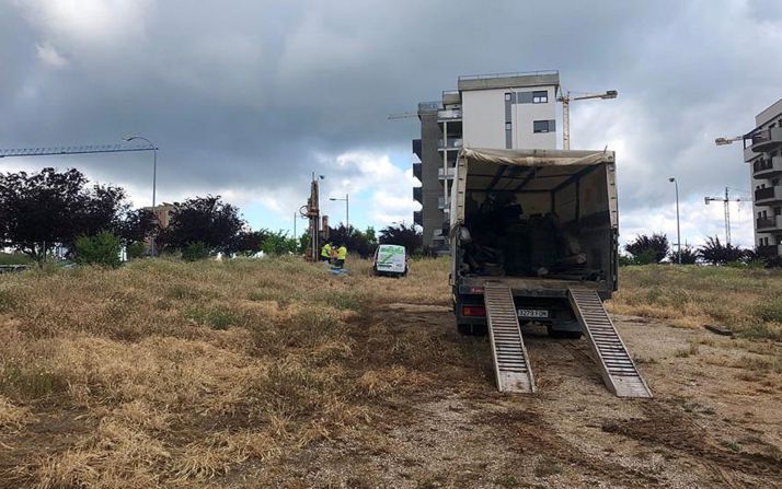 Labores de estudio del terreno en el solar donde se ubicará la comisaría. /Subdelegación