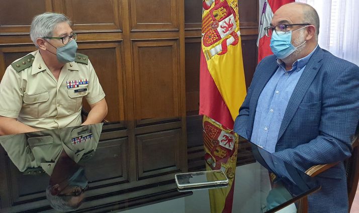 El coronel y el subdelegado gubernamental este martes. /Subdelegación