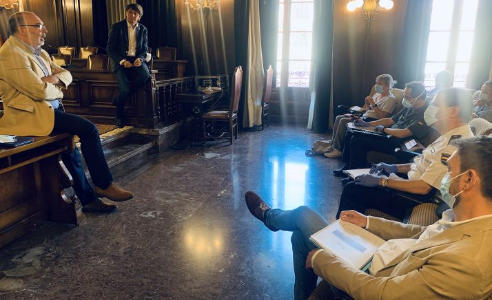La reunión mantenida este lunes en el salón de plenos municipal. /Ayto.