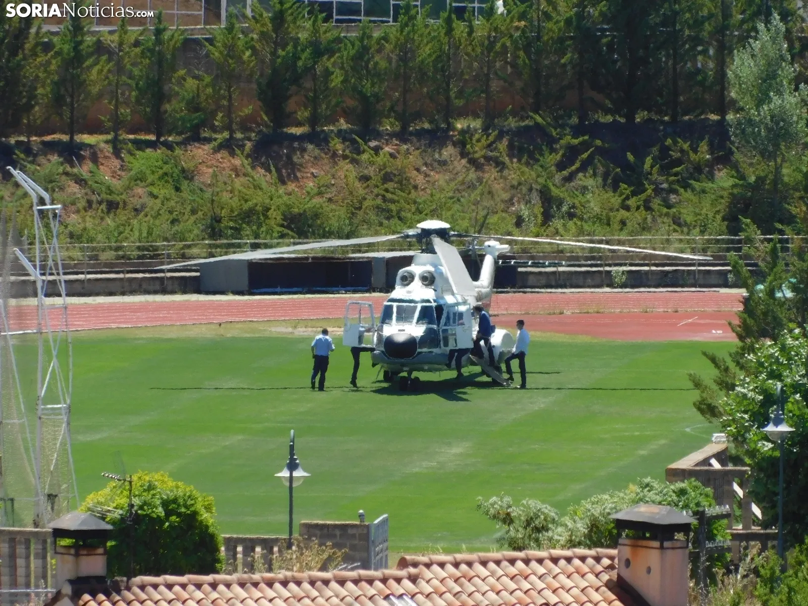Una imagen de las aeronaves que partían hacia Madrid al término de la visista de SS MM. /SN