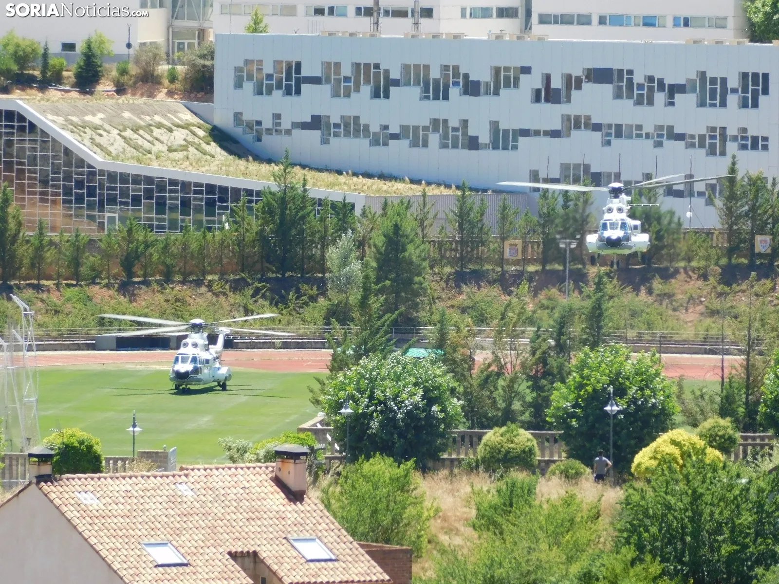 Una imagen de las aeronaves que partían hacia Madrid al término de la visista de SS MM. /SN