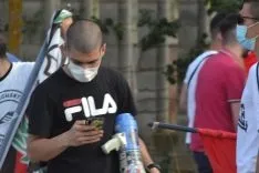 Foto 5 - FOTOS: La afici&oacute;n y la ilusi&oacute;n inundan la entrada al estadio