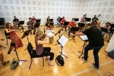 Un ensayo del Ensemble. /Oscyl