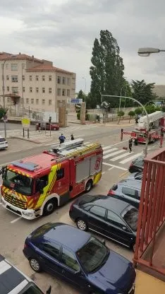 Foto 5 - Fotos: El viento se lleva la cabeza de un sem&aacute;foro en Soria