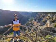 Jonathan Gómez Cantero, reconocido geógrafo y presentador, visita el Cañón del Río Lobos