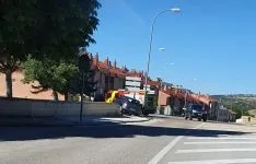 Foto 4 - Un veh&iacute;culo se lleva el muro del parque de Los Pajaritos