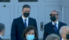 Pedro Sánchez entra al homenaje de Estado.
