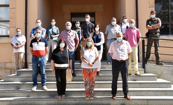 Asistentes al acto de aprobación de los trámites. /Jta.