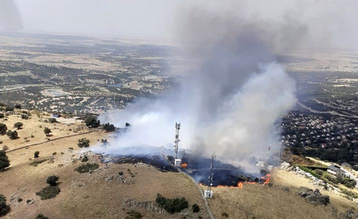 Declarado el nivel 2 para el incendio forestal de Los Ángeles de San Rafael, en Segovia