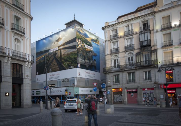 Una gran lona en la Puerta del Sol alcanzará los 4,5 millones de impactos para CyL