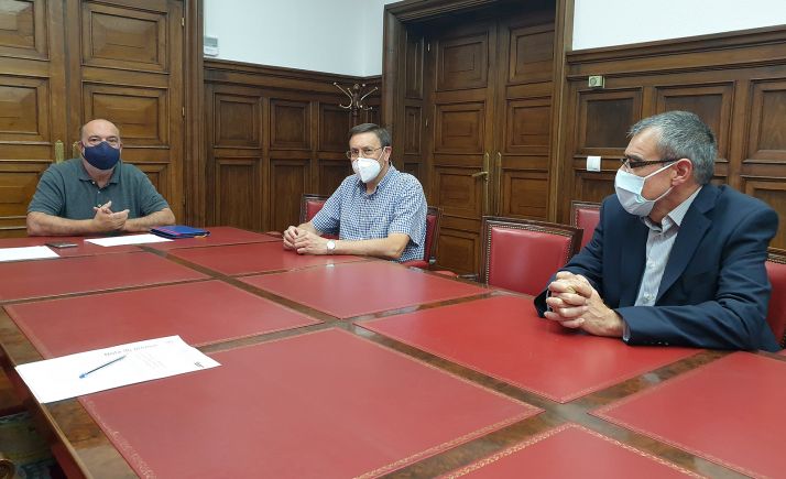 Miguel Latorre (izda.), José Vicente López y Javier Manso. /Subdelegación