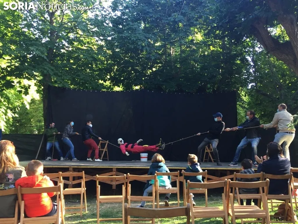 Foto 12 - GALER&Iacute;A: Teatro de calle en la Dehesa