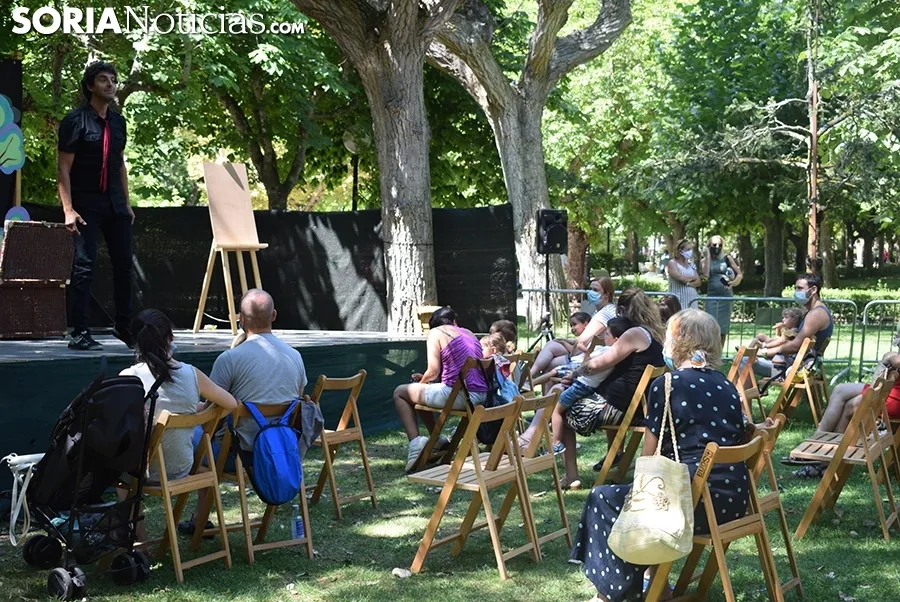 Foto 2 - Teatro infantil en la Dehesa con 'Estas monstruas me hacen re&iacute;r'