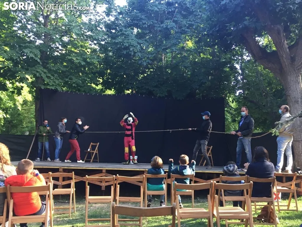 Foto 14 - GALER&Iacute;A: Teatro de calle en la Dehesa
