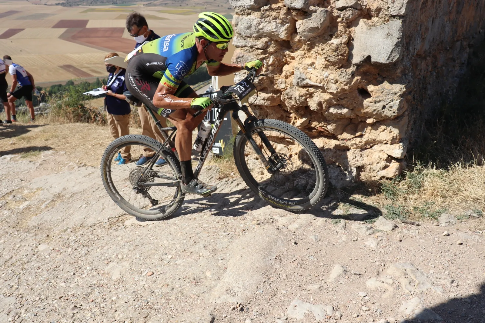 Foto 7 - David Valero y Sergio Mantec&oacute;n ganan en El Burgo de Osma en la Colina Triste UCI 2020