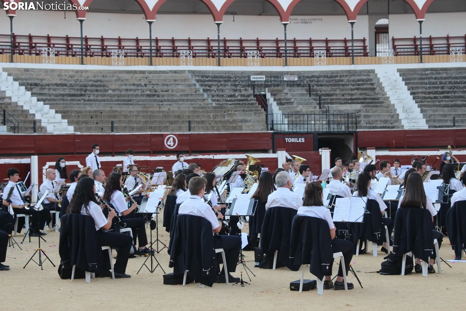Foto 18 - GALER&Iacute;A: Orquesta de malabares con la Banda Municipal