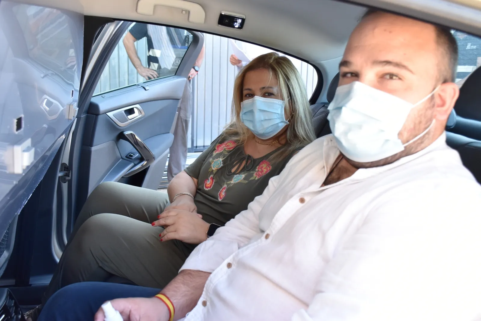 Foto 2 - La Junta entrega mamparas anticontagio a los 83 taxistas de Soria