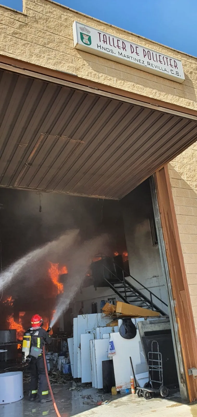 Foto 2 - Fuego en una nave en &Oacute;lvega 