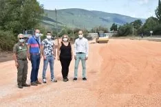 Foto 3 - El aparcamiento del Paso de la Serr&aacute;, en la Laguna Negra, pr&aacute;cticamente concluido