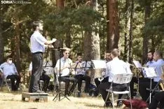 Foto 4 - GALER&Iacute;A: La banda de Duruelo de la Sierra 'da la nota' en Castroviejo