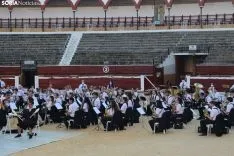 Foto 6 - GALER&Iacute;A: Orquesta de malabares con la Banda Municipal
