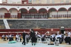 Foto 3 - GALER&Iacute;A: Orquesta de malabares con la Banda Municipal