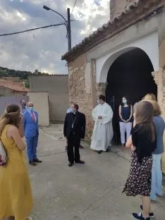 Foto 4 - El Obispo visita Fuentes de &Aacute;greda y bendice las obras de rehabilitaci&oacute;n de la parroquia