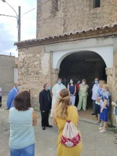 Foto 3 - El Obispo visita Fuentes de &Aacute;greda y bendice las obras de rehabilitaci&oacute;n de la parroquia