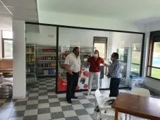 Visita de la Diputación a establecimientos multiservicios.