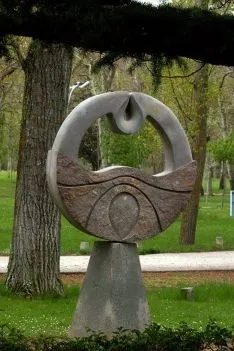 Escultura en el parque de La Arboleda.