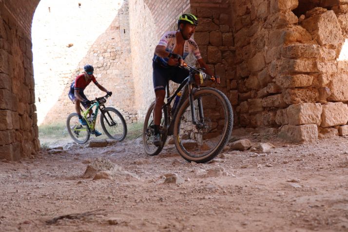 David Valero y Sergio Mantec&oacute;n ganan en El Burgo de Osma en la Colina Triste UCI 2020