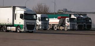 La Junta modifica la restricción de horarios nocturnos de hostelería para permitir la ctividad de transportistas en centros de combutible y o de carga y descarga