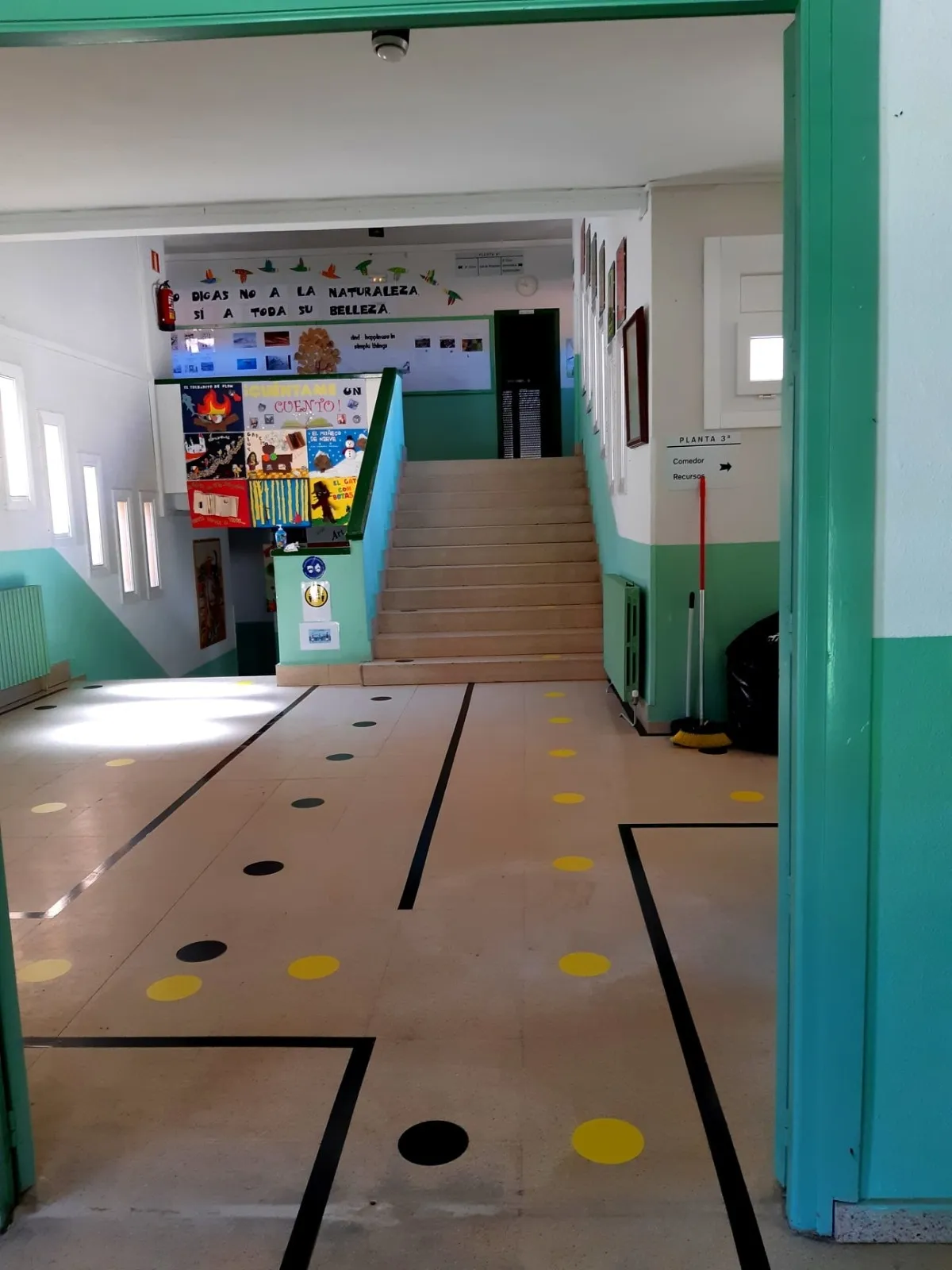 El CEIP Manuela Peña de Covaleda muestra en Facebook cómo se prepara para el próximo curso. 
