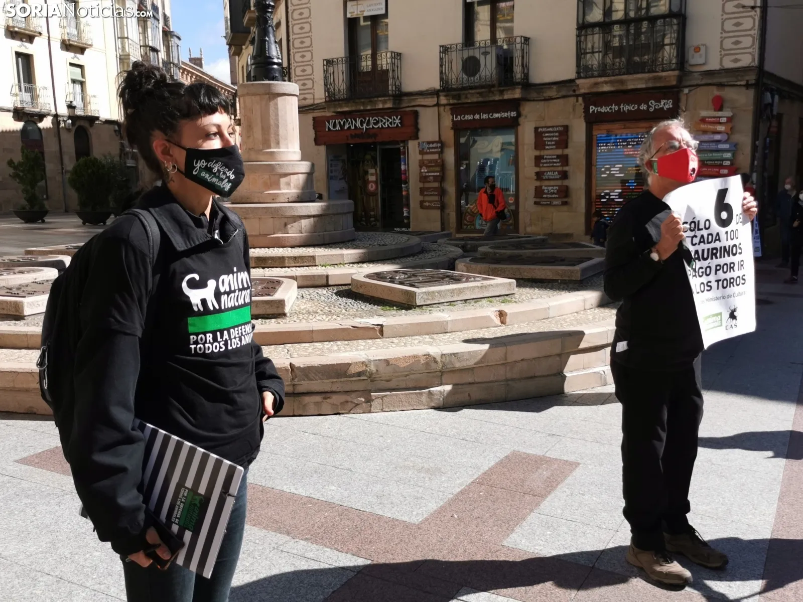 Foto 2 - AnimaNaturalis protesta en Soria contra las subvenciones concedidas por la Junta al sector taurino