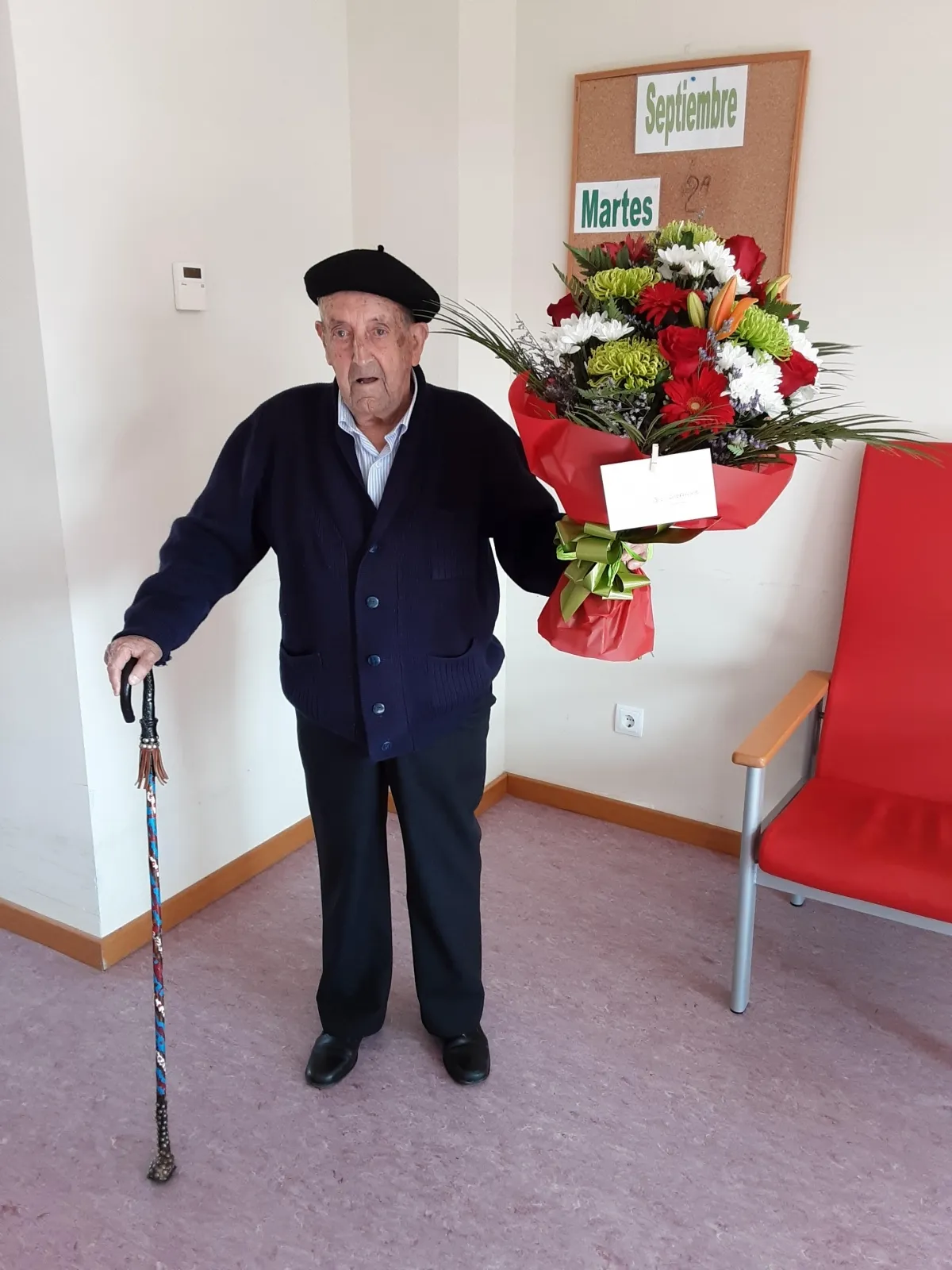 El centenario este martes en su cumpleaños. /Dip.