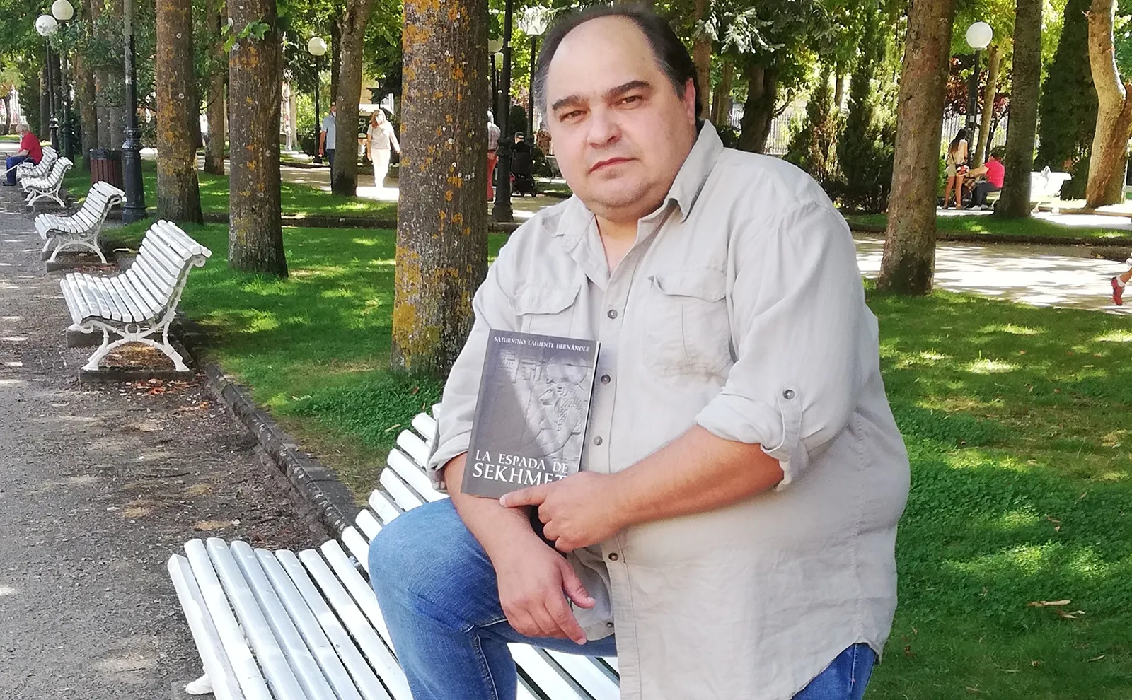 Foto 2 - El soriano Saturnino Lafuente agota la edici&oacute;n de &lsquo;La Espada de Sekhmet&rsquo;