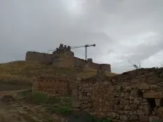 Foto 8 - Latorre destaca el compromiso del Gobierno con el castillo de Berlanga