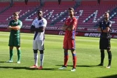 Foto 9 - Fotos: La nueva equipaci&oacute;n del Numancia cuenta con el Caballito pero se olvida del pantal&oacute;n azul