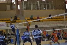Una imagen del encuentro esta tarde en el pabellón de Los Pajaritos. /SN