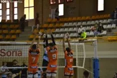 Una imagen del encuentro esta tarde en el pabellón de Los Pajaritos. /SN