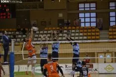Una imagen del encuentro esta tarde en el pabellón de Los Pajaritos. /SN