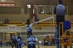 Una imagen del encuentro esta tarde en el pabellón de Los Pajaritos. /SN