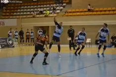 Una imagen del encuentro esta tarde en el pabellón de Los Pajaritos. /SN