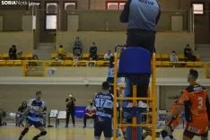 Una imagen del encuentro esta tarde en el pabellón de Los Pajaritos. /SN